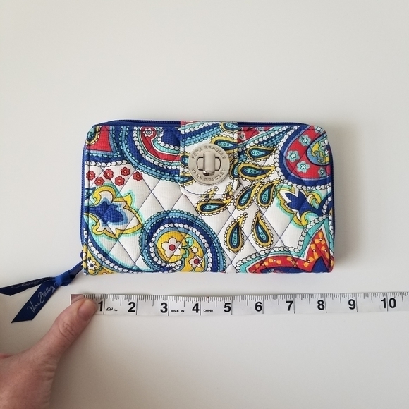 NWOT Vera Bradley Turn Lock Wallet Marina Paisley Print White/Red/Blue - Picture 7 of 9